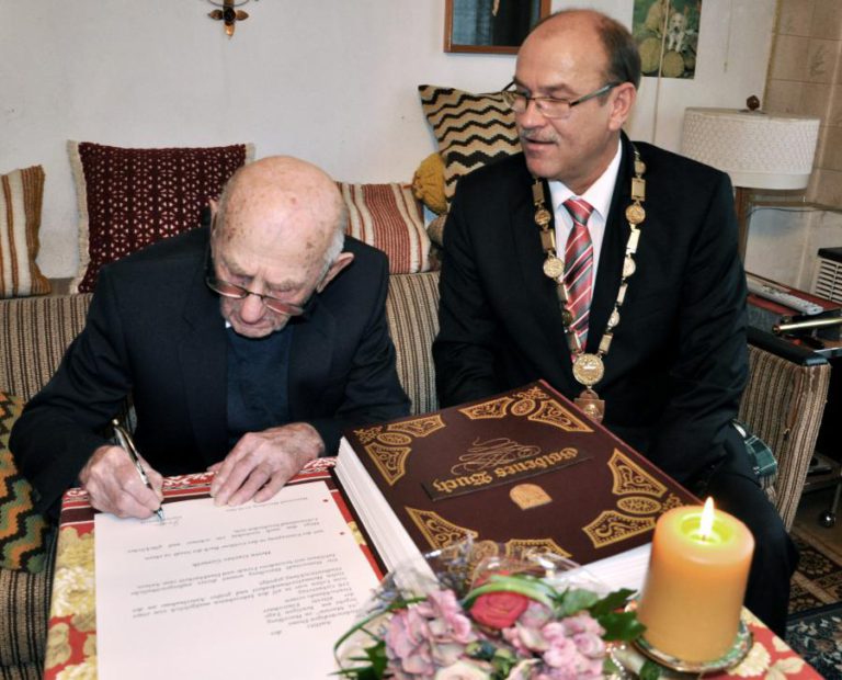 MORRE AOS 114 ANOS NA ALEMANHA O HOMEM MAIS VELHO DO MUNDO