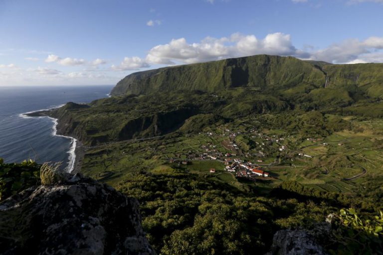 CENTRO DO FURACÃO DEVE PASSAR PERTO DAS FLORES CERCA DAS 06:00