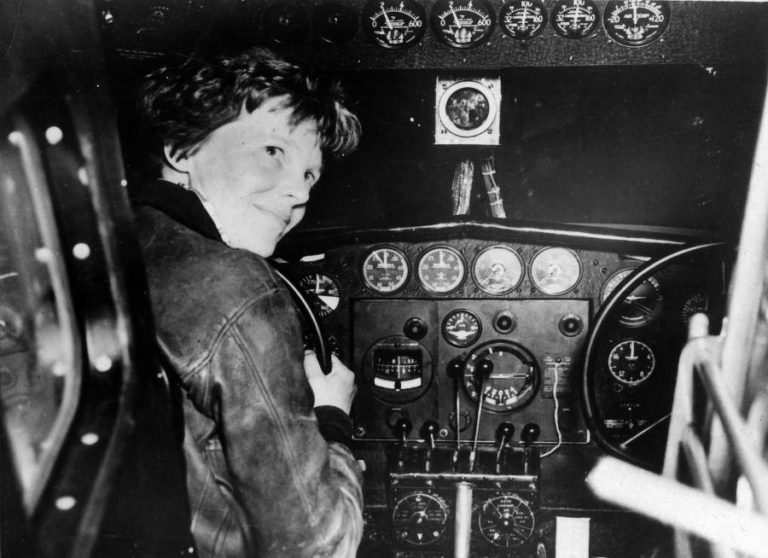 OCEANÓGRAFO QUE ENCONTROU TITANIC PROCURA AVIADORA AMELIA EARHART