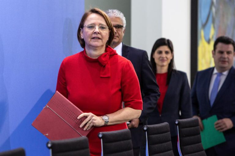 GOVERNO ALEMÃO PEDE MODERAÇÃO APÓS CONFRONTOS ENTRE TURCOS E CURDOS NA ALEMANHA