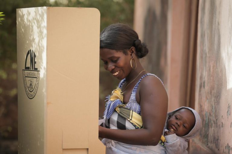 CNE DA GUINÉ-BISSAU ADVERTE QUE FALTA DE FUNDOS PODE COMPROMETER DATA DAS PRESIDENCIAIS