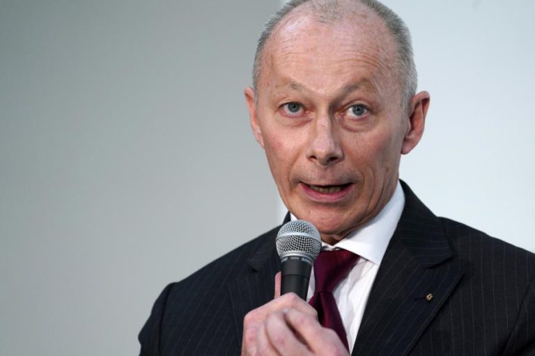 RENAULT DEMITE PRESIDENTE EXECUTIVO E NOMEIA CLOTILDE DELBOS POR PERÍODO DE TRANSIÇÃO