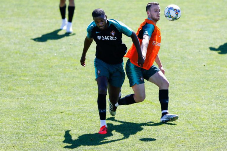 WILLIAM CARVALHO DIAGNOSTICADO COM HÉRNIA DISCAL APÓS DISPENSA DA SELEÇÃO