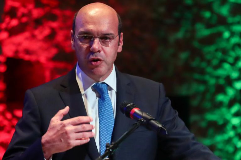 COSTA PEDE A SIZA VIEIRA QUE O REPRESENTE NOS AÇORES