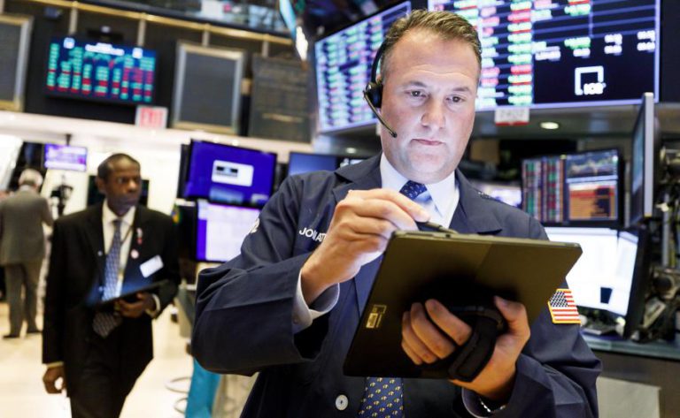 WALL STREET FECHA EM ALTA GRAÇAS ÀS NEGOCIAÇÕES COMERCIAIS SINO-NORTE-AMERICANAS