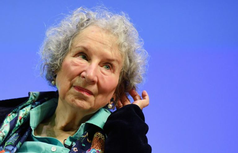 MARGARET ATWOOD E BERNARDINE EVARISTO VENCEM PRÉMIO LITERÁRIO BOOKER