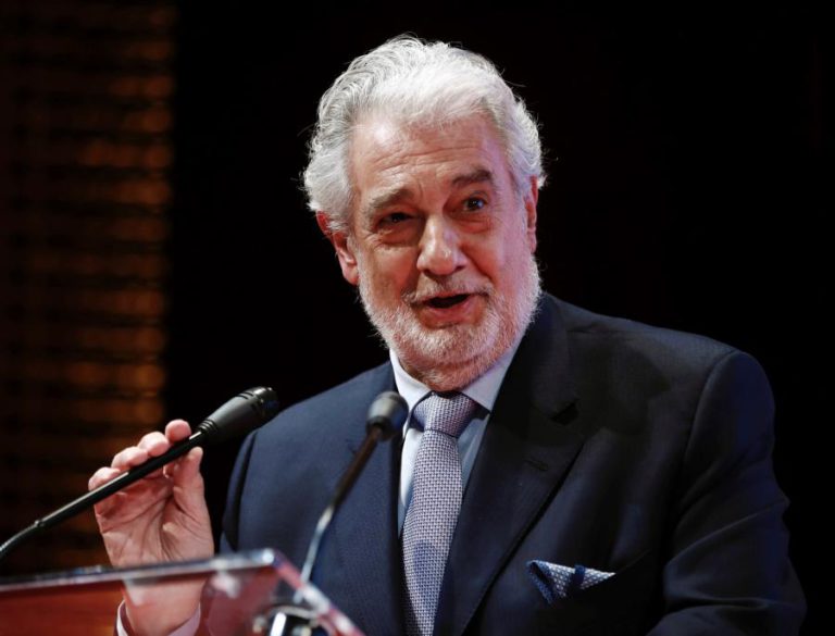 TENOR PLÁCIDO DOMINGO DEMITE-SE DE DIRETOR-GERAL DA ÓPERA DE LOS ANGELES