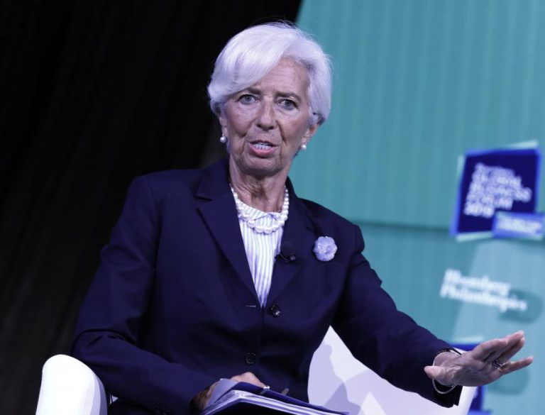LÍDERES DA UE FORMALIZAM NOMEAÇÃO DE LAGARDE NA PRESIDÊNCIA DO BCE