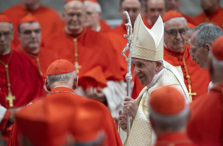 PAPA CONDENA FOGOS QUE DEVORAM POVOS E CULTURAS “PARA HOMOGENEIZAR TUDO E TODOS”