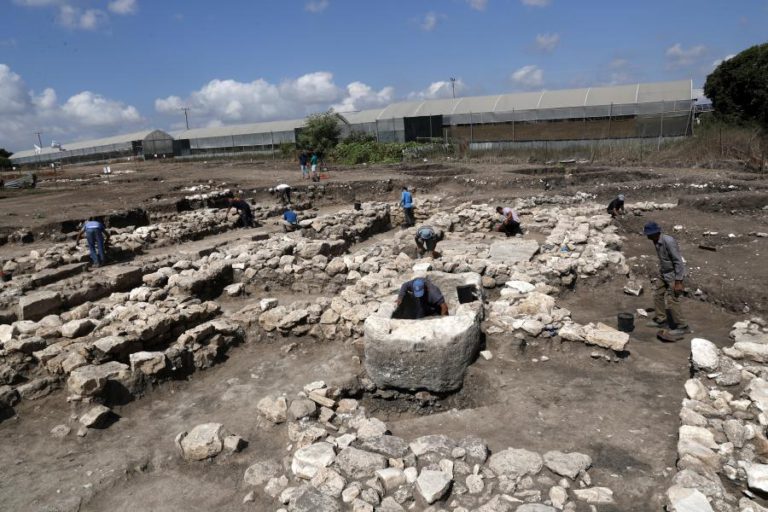 ARQUEÓLOGOS ANUNCIAM DESCOBERTA DE CIDADE COM 5.000 ANOS NO NORTE DE ISRAEL