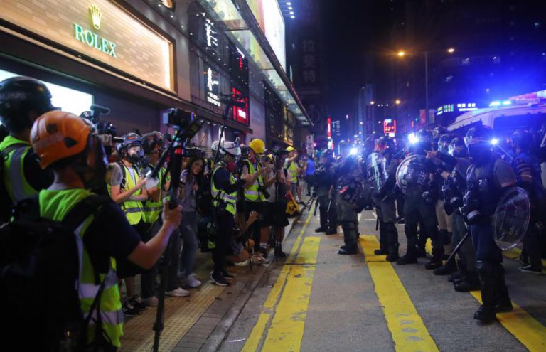 QUASE UM TERÇO DOS MANIFESTANTES DETIDOS EM HONG KONG TEM MENOS DE 18 ANOS