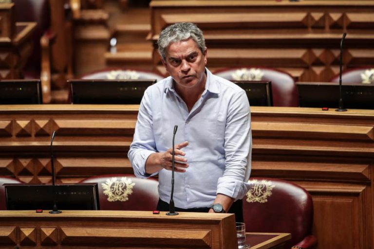 JOSÉ LUÍS FERREIRA SUCEDE A HELOÍSA APOLÓNIA COMO LÍDER PARLAMENTAR DE “OS VERDES”