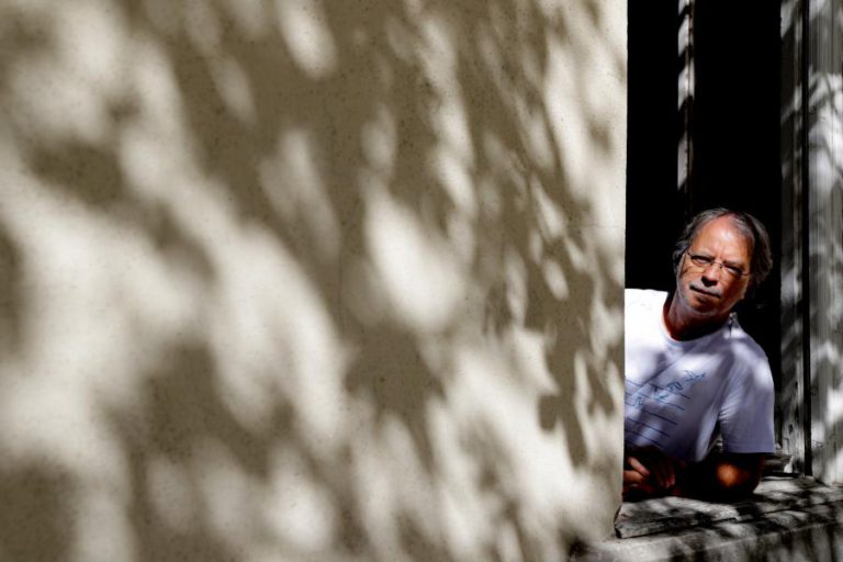 LIVRO DE MIA COUTO E AGUALUSA NASCE DE UMA AMIZADE E BRINCA COM COISAS SÉRIAS