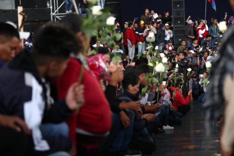 MANIFESTANTES LIBERTAM POLÍCIAS, MAS APELAM À RADICALIZAÇÃO DE PROTESTOS NO EQUADOR