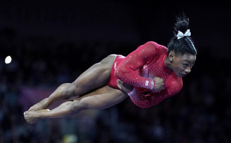 SIMONE BILES IGUALA RECORDE DE GINASTA COM MAIS TÍTULOS MUNDIAIS