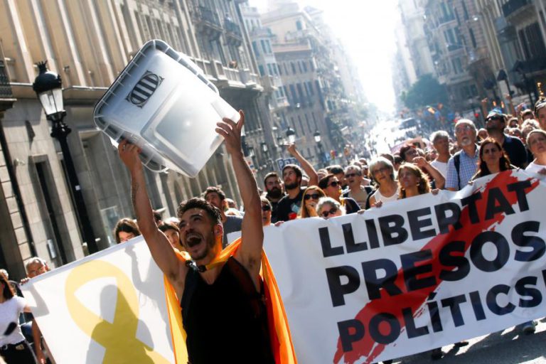 PUIGDEMONT ACUSA MADRID DE VINGANÇA E PEDE RESPOSTA NAS URNAS NAS LEGISLATIVAS