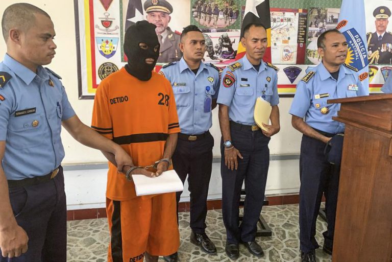 POLÍCIA TIMORENSE INVESTIGA HOMEM QUE INVADIU PISTA DO AEROPORTO DURANTE ATERRAGEM DE AVIÃO