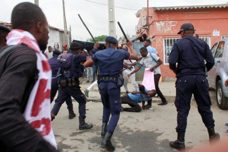 POLÍCIA ANGOLANA DISPERSA ATIVISTAS QUE TENTARAM MANIFESTAR-SE CONTRA DESEMPREGO
