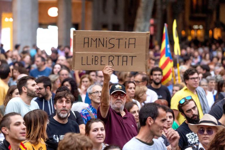 MANIFESTAÇÃO A FAVOR DOS PRESOS POLÍTICOS LEVA 4.000 ÀS RUAS DE PALMA DE MAIORCA
