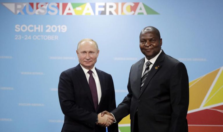 REPÚBLICA CENTRO-AFRICANA QUER QUE RÚSSIA INTENSIFIQUE FORNECIMENTO DE “ARMAS MAIS PESADAS”