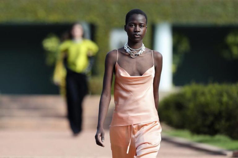 NOVA COLEÇÃO PRIMAVERA/VERÃO DE MARQUES’ALMEIDA “GRITA” ENCORAJAMENTO E DIVERSIDADE