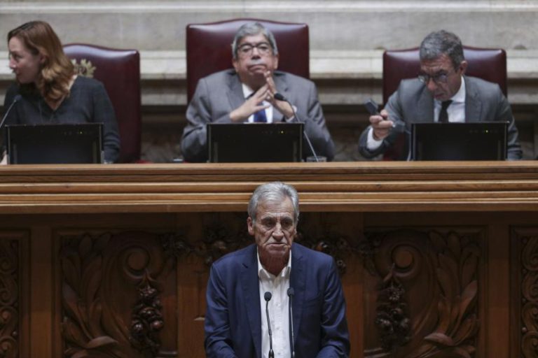 JERÓNIMO REAFIRMA “FIRME OPOSIÇÃO” A “MEDIDAS CONTRÁRIAS” A INTERESSES DE TRABALHADORES E POVO