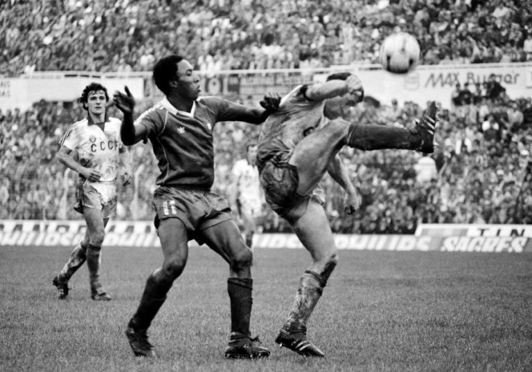 EX-FUTEBOLISTA INTERNACIONAL PORTUGUÊS JORDÃO MORRE AOS 67 ANOS