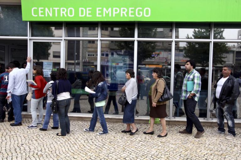 DESEMPREGO CAI PARA 6,1% NO 3.º TRIMESTRE – INE