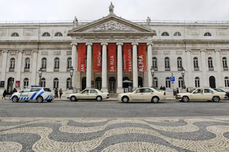 PHILIPPE QUESNE APRESENTA “CRASH PARK – A VIDA DE UMA ILHA” EM LISBOA E PORTO