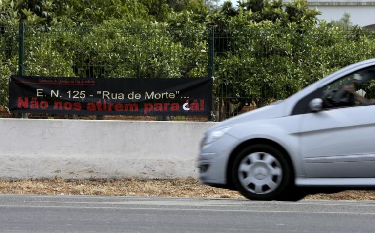 DOIS MORTOS EM ATROPELAMENTO SEGUIDO DE DESPISTE NA EN 125 EM ALBUFEIRA