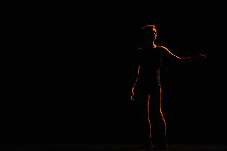 DANÇA CONTEMPORÂNEA CRUZA-SE COM OUTRAS DISCIPLINAS NO TEATRO VIRIATO EM VISEU