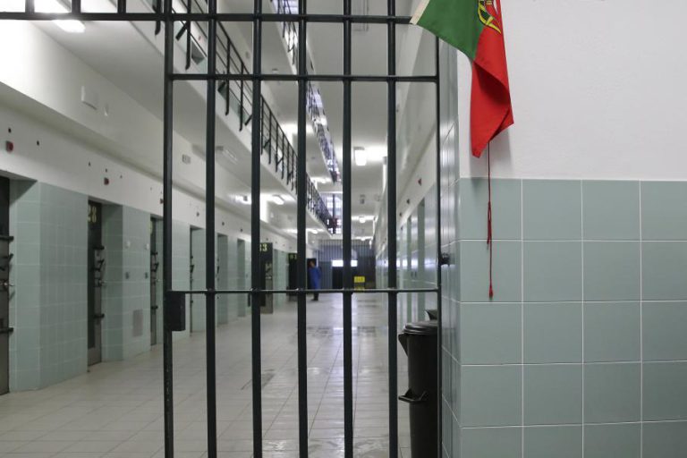 CINCO GUARDAS PRISIONAIS ENTRE OS NOVE DETIDOS DA OPERAÇÃO NA CADEIA DE PAÇOS DE FERREIRA