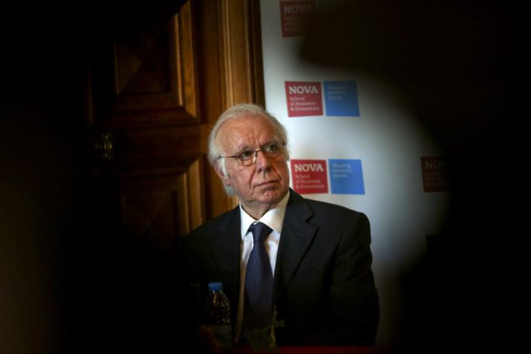 PRIMEIRO-MINISTRO CONDECORA HOJE CARLOS DO CARMO COM A MEDALHA DE MÉRITO CULTURAL