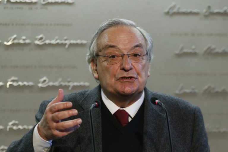 FERNANDO ROSAS ENTRE OS NOVE DISTINGUIDOS PELA ACADEMIA PORTUGUESA DA HISTÓRIA