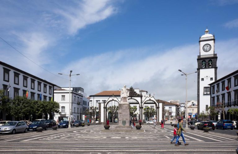 EXPOSIÇÃO NOS AÇORES “DESVENDA DIFERENTES OLHARES” NA “ARTE DE BEM CUIDAR”