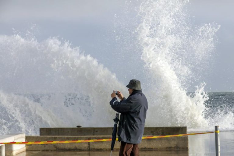 AVISOS LARANJA POR AGITAÇÃO MARÍTIMA NO PORTO, VIANA, AVEIRO, COIMBRA E BRAGA
