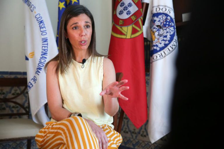 ANA RITA CAVACO REELEITA BASTONÁRIA ORDEM DOS ENFERMEIROS