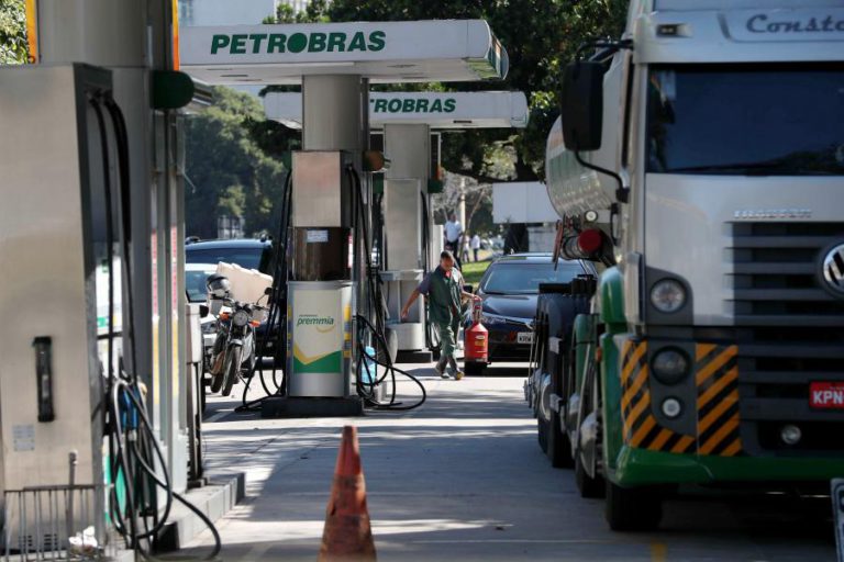 PETROBRAS E A CHINESA CNODC ARREMATAM BLOCO DE PETRÓLEO EM NOVO LEILÃO NO BRASIL