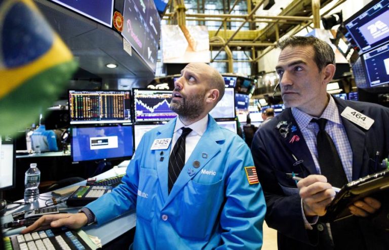 WALL STREET SEGUE EM ALTA LIGEIRA APÓS NOVOS RECORDES