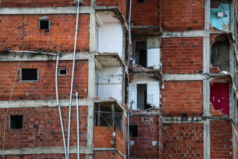 SEIXAL DIZ QUE SERÁ “DIFÍCIL” CONCLUIR REALOJAMENTOS DO BAIRRO DA JAMAICA ESTE ANO