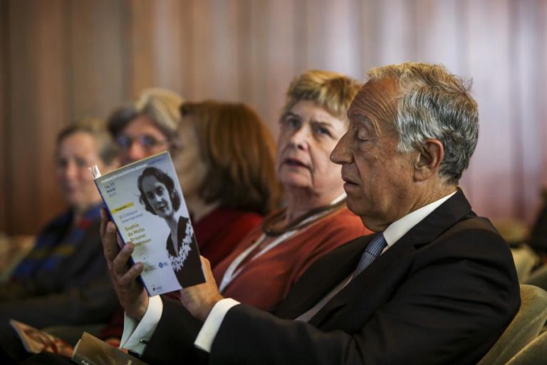 PR CONDECORA SOPHIA DE MELLO BREYNER COM ALTO GRAU CONCEDIDO A CHEFES DE ESTADO
