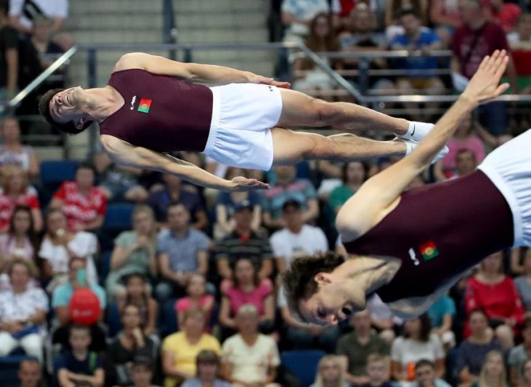 GINASTAS DIOGO ABREU E DIOGO GANCHINHO NAS ‘MEIAS’ DOS MUNDIAIS DE TRAMPOLINS