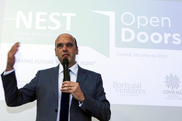 MINISTRO SIZA VIEIRA CLARIFICA QUE É A ESQUADRA 101 DE SINTRA QUE VAI SER DESLOCADA PARA BEJA