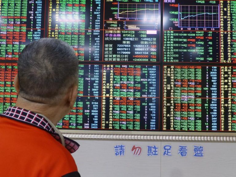 BOLSA DE XANGAI ENCERRA A CAIR 0,61%