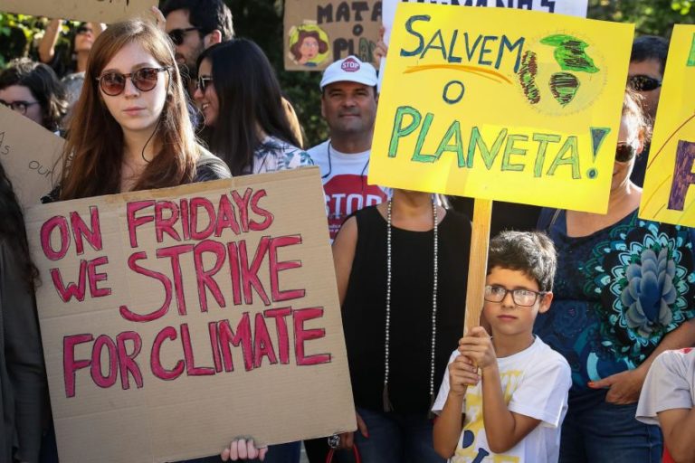 GREVE CLIMÁTICA VOLTA HOJE ÀS RUAS EM PORTUGAL E ENVOLVE 157 PAÍSES