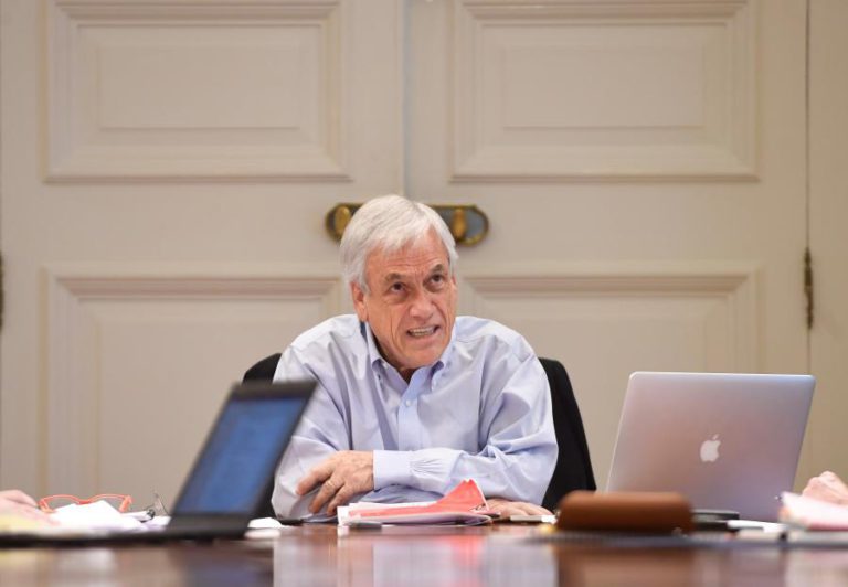 PRESIDENTE CHILENO GARANTE QUE NÃO SE DEMITE APESAR DOS PROTESTOS