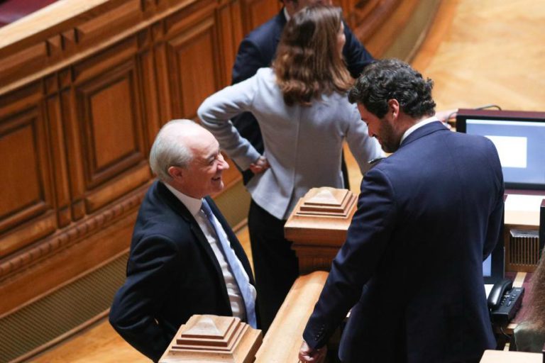 RUI RIO ELEITO LÍDER DA BANCADA DO PSD POR 89,87% DOS VOTOS