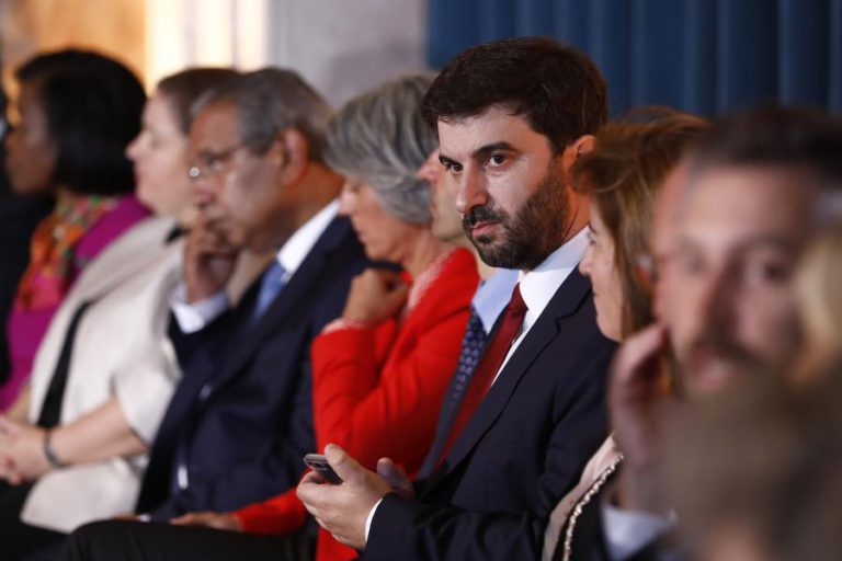 MINISTRO LEMBRA QUE ALGUMAS ESCOLAS DEMORARAM A INICIAR PROCESSO DE CONTRATAÇÃO DE FUNCIONÁRIOS