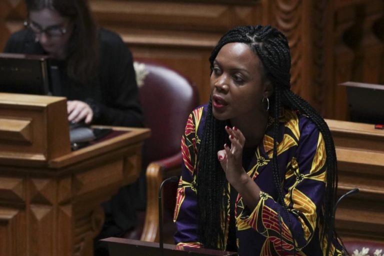 PROJETO DE LEI TARDIO DO LIVRE SOBRE NACIONALIDADE SEM CONSENSO PARA ADMISSÃO A DEBATE
