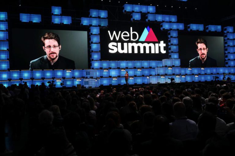 WEB SUMMIT: SNOWDEN ALERTA QUE AS PESSOAS ESTÃO A SER MANIPULADAS E NÃO OS DADOS